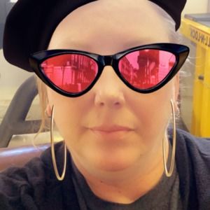 Meet your Posher, Monica